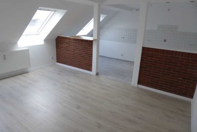 Schnell zugreifen! - 2,5-Raum-DG mit schönem Balkon in toller Lage!!!