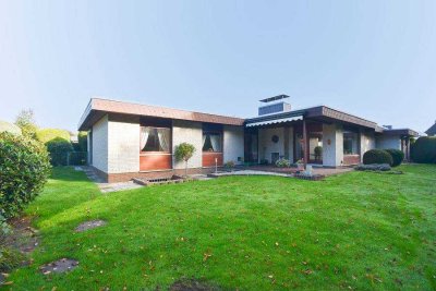 Henstedt-Ulzburg: Lichtdurchfluteter Bungalow mit großem Gartenparadies!