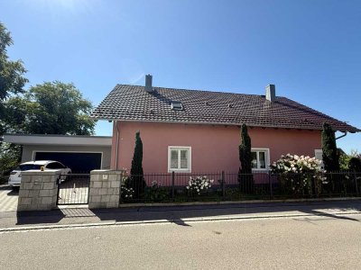 2 ZKB mit Einbauküche und großer Süd-Terrasse vor dem Wohnungseingang