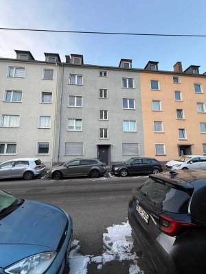 Stilvoll modernisierte 2-Zimmer-Wohnung mit hochwertiger Einbauküche in gepflegtem MFH