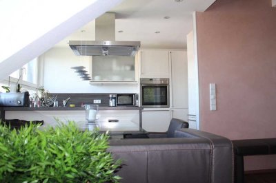 Stilvolle, modernisierte 4-Raum-Maisonette-Wohnung mit geh. Innenausstattung mit EBK in Schorndorf
