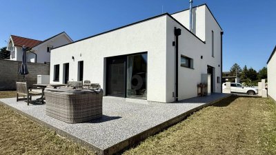 MODERN &amp; SEHR HOCHWERTIG MIT DOPPELGARAGE U. 30 QM NEBENGEBÄUDE