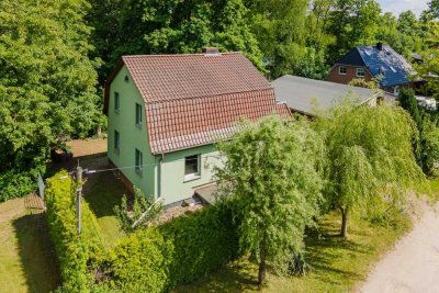 Einfamilienhaus in Rehfelde - Mit Keller, Lager-/Werkstatt-Nebengebäude, Einbauküche, Balkon uvm.