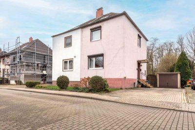 Renovierungsbedürftige Doppelhaushälfte mit großem Grundstück in Altenessen Süd