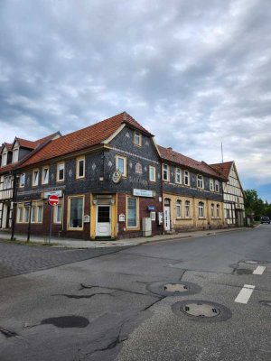 Haus mit 3 WE und einer Gewerbeeinheit (Laden oder Gaststätte)