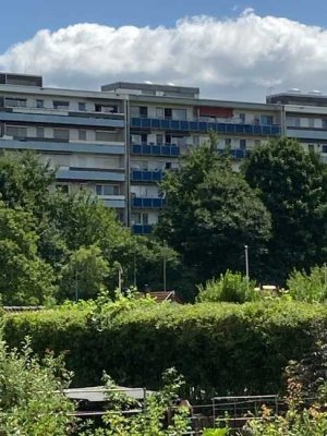Gemütliche
2,5 Zimmer-Wohnung mit Balkon in 47226 Duisburg-Rheinhausen
Aufzug i. Hs. vorhanden