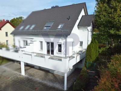 Architektonisch moderne DHH mit Fernblick – zu Fuß zum Klinikum!