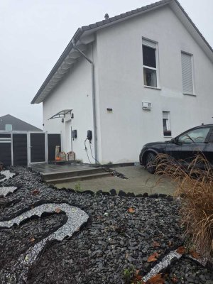 Freistehendes EFH in schöner Lage von Hausen V.d.H. zu vermieten