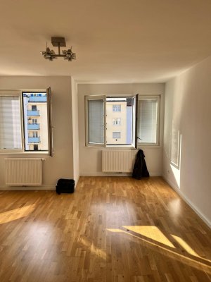 Moderne 1-Zimmer Wohnung direkt am Siebenbrunnenplatz