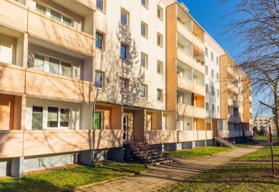 Lichtdurchflutete Wohnung mit Balkon & praktischer Nähe zu Bildungseinrichtungen. Ab September!