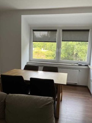 Moderne, helle Wohnung mit Balkon und Einbauküche