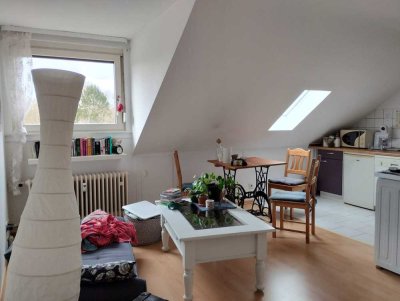 Schöne 2-Zi.-DG-Wohnung in Frankfurt am Main - Praunheim