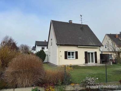 Einfamilienhaus mit Garage in ruhiger Lage zu verkaufen