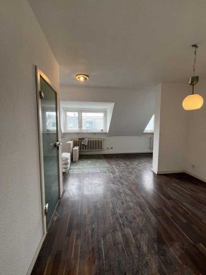 Geräumiges Apartment in Düsseldorf-Pempelfort zu vermieten