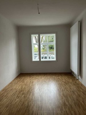Erstbezug nach Sanierung mit Balkon: Geschmackvolle 3-Zimmer-Wohnung mit geh. Innenausstattung