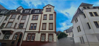 Wohnen mit Stil – Helle 3-Zimmer-Altbauwohnung mit Balkon in bester Lage von Eschersheim