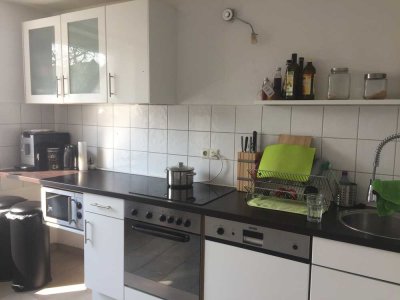 !! Außergewöhnliche Maisonettewohnung mit sonniger Dachterrasse & modernem Badezimmer !!