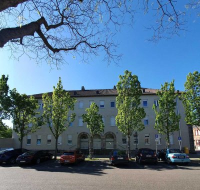 Helle 2-Zimmer-Wohnung in historischem Postgebäude am Zedwitzpark