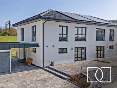 Bezugsfertiger Neubau! Hochwertiges KfW 40+ Haus mit Südterrasse, Garten und Garage in ruhiger Lage