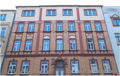 Denkmalgerecht sanierte Drei-Raum-Wohnung mit Einbauküche und Balkon