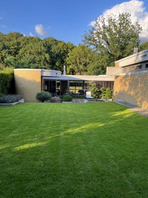 Einmalige Bauhaus-Villa mit Naturblick in direkter Lage am Wald