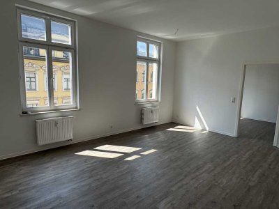 Jahnallee- großzügige 2 Zimmer Wohnung!