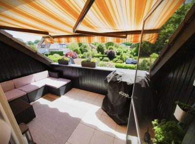 Attraktive 3,5-Zimmer-Maisonette mit Loggia, eigenem Gartenanteil und Doppelgarage