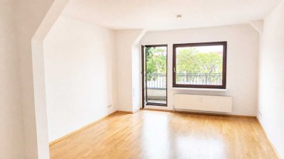 Charmante freie 2-Zimmer-Dachgeschosswohnung mit Balkon in ruhiger Lage nahe Müllerstraße