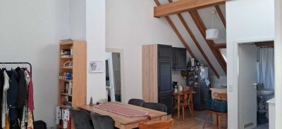 Helle, gemütliche 2-Zimmer Dachgeschosswohnung in Bahnhofsnähe