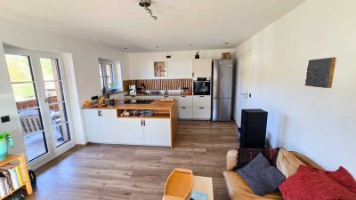 Traumhafte, helle 3-Zimmer-Wohnung mit Einbauküche und großem Balkon (Baujahr 2023)