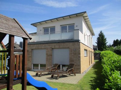 Hochwertig ausgestattetes EFH mit Garage und Gartenhaus in ruhiger grüner Lage