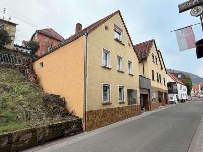 ++ KAPITALANLAGE mit über 8% Rendite! 4-Parteienhaus + Ladengeschäft mit ca. 476 m² Wfl./Nfl.  ! ++