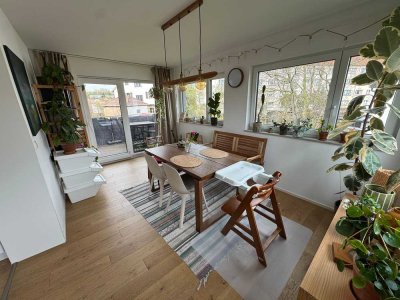 Hochwertige 3,5-Zimmer-Wohnung mit Balkon, EBK und Wintergarten