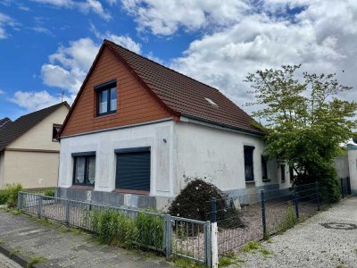 Modernisierter Wohnkomfort trifft auf Gestaltungspotenzial – Einfamilienhaus in Neuengroden