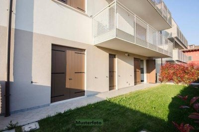 +++ Attraktive 2-Zimmer Gartenwohnung mit Steinfassade in Südlage +++