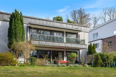Reserviert - Zeitloses Wohnen in Grünoase Volksdorf: Balkon-Wohnung mit Tiefgarage + Wellnessbereich