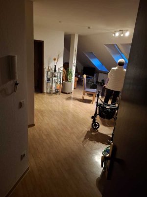 Helle 2-Zimmer Dachgeschosswohnung in Aschaffenburg-Nilkheim