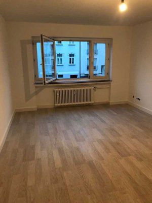 Schöne 2-Zimmer-Wohnung mit Balkon und Garage in Düsseldorf-Benrath