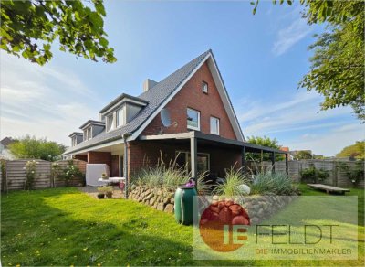 SYLT | Ruckzuck am Strand: Gut geschnittenes Reihenendhaus mit Garage, 2 Terrassen + sonnigem Garten