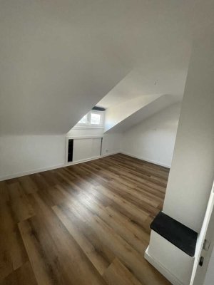 Reiheneckhaus mit Garten in Frankfurt-Heddernheim