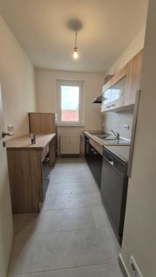 Einbauküche, Balkon - 2 Zimmer-Wohnung