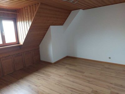 Helle 2-Zimmer Dachgeschosswohnung mit Balkon in Schweitenkirchen