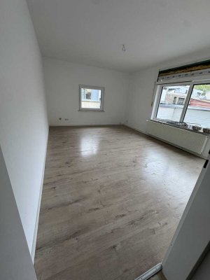 Frisch renovierte 4 Zimmer Maisonetten Wohnung mitten in Köln