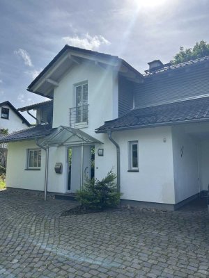 Architektenhaus BJ 1999 -  5-Zimmer-Haus mit EBK, Parkettböden und Kamin in Attendorn