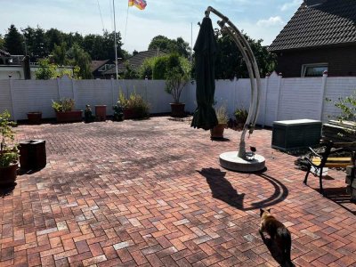 Zweifamilienhaus mit Schwimmbad und Wintergarten sowie Terrasse in Wilhelmshaven zu verkaufen.