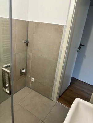 Ankommen und wohlfühlen – kernsanierte Wohnung mit EBK und Balkon in Rheinnähe