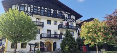 Geschmackvolle, vollst. renovierte 2-Zimmer-Wohnung mit geh. Innenausstattung mit EBK