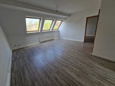 So gemütlich - schöne 2-Zimmer-Wohnung im Dachgeschoss