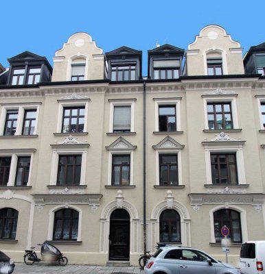 Befristete 4-Zimmer-Wohnung mit Balkon und EBK im Glockenbachviertel