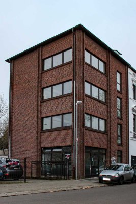 Klimatisierte und hochwertig ausgebaute Dachgeschosswohnung ab sofort bezugsfertig